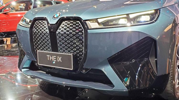 Debut Global BMW iX 2021 di China, Grill-nya Bikin Geleng Kepala