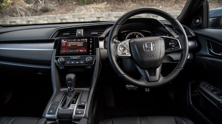 Simak Adu Ruang dan Kepraktisan dari Honda Civic Hatchback RS Dengan Pesaingnya Ini!