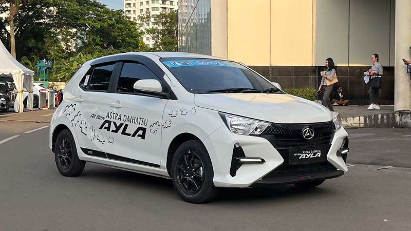 Toyota Agya vs Daihatsu Ayla