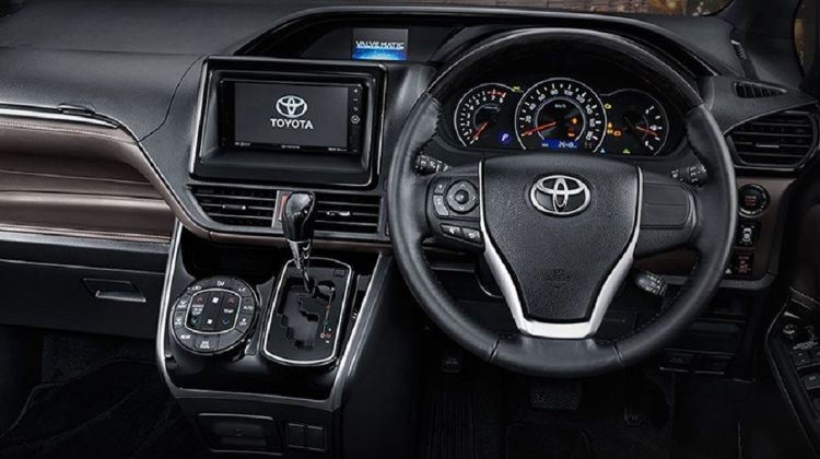 Kelebihan dan Kekurangan Toyota Voxy