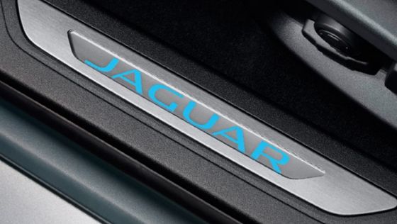 Jaguar XF 2019 Interior 008