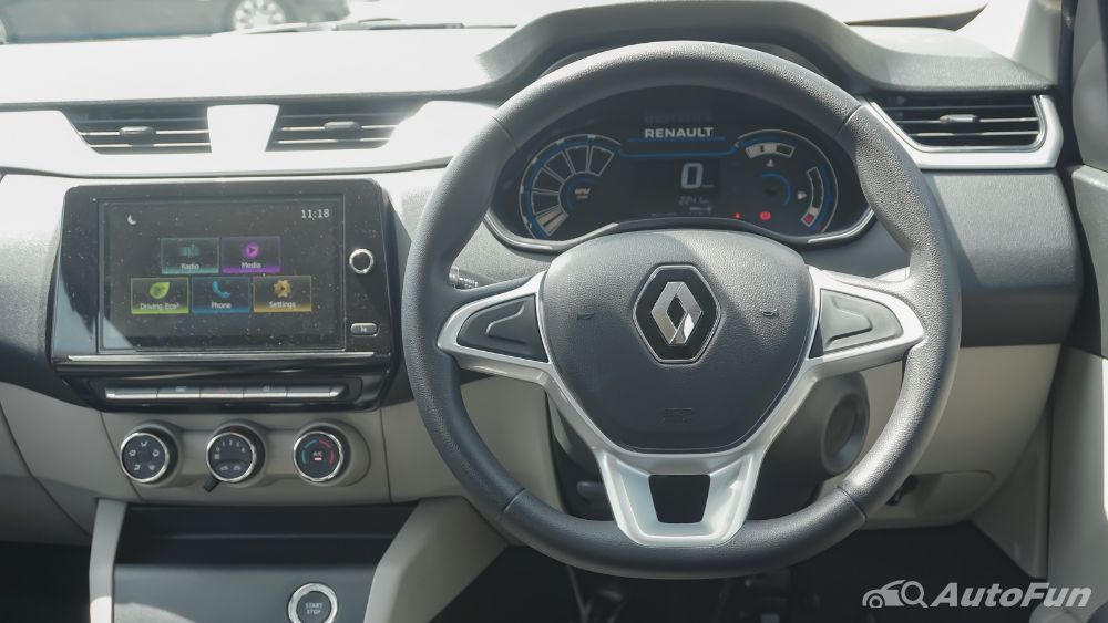 Renault Triber RXZ MT Interior 003