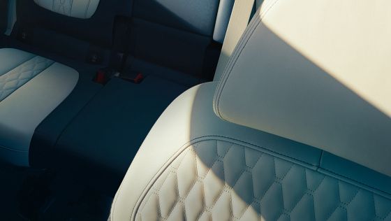 2021 BMW X7 xDrive40i Opulence Interior 007