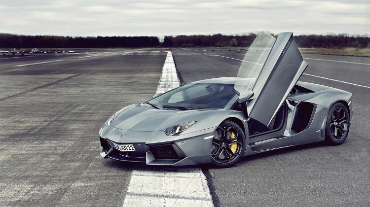 Review Lamborghini Aventador: Supercar Mewah, Teraman di Dunia