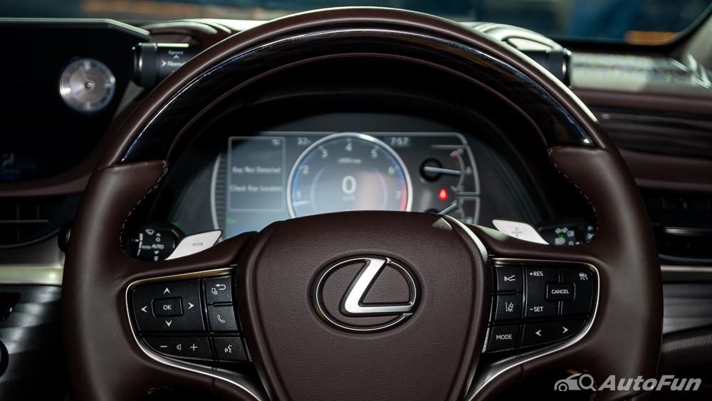 Lexus ES 2019 Interior 004