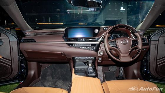 Lexus ES 2019 Interior 001