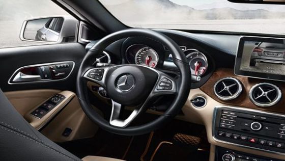 Mercedes-Benz GLA-Class 2019 Interior 002