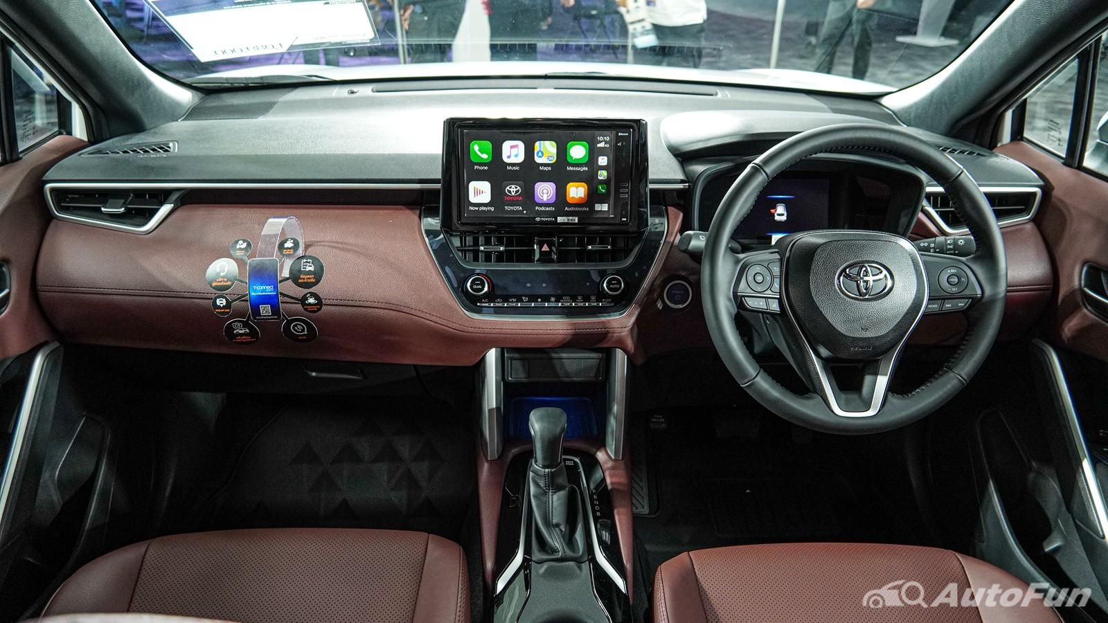 Toyota Corolla Cross Hybrid Interior 001