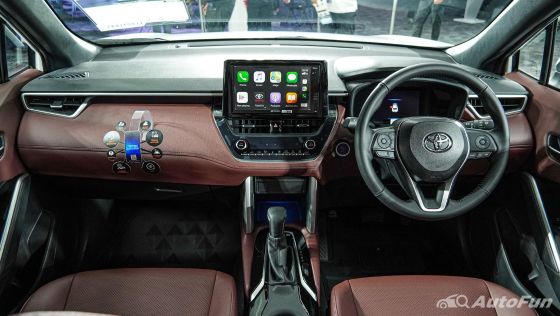 Toyota Corolla Cross Hybrid Interior 001