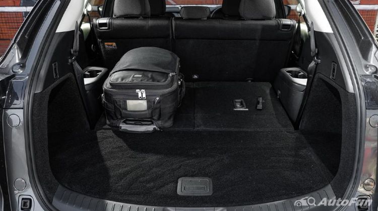 Uji Ruang Kabin Peugeot 5008 vs Mazda CX-8 di Segmen SUV 7-Seater Premium