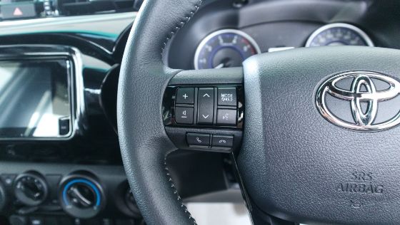 Toyota Hilux 2019 Interior 007