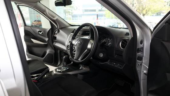 Nissan Navara 2019 Interior 002