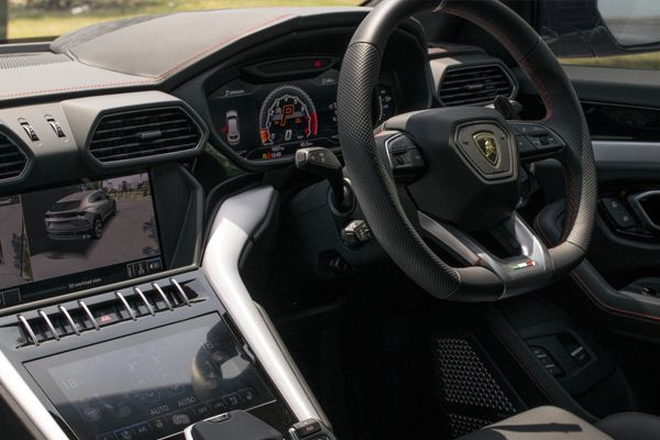 Lamborghini Urus, Sisi Lain SUV dalam Nuansa Supercar